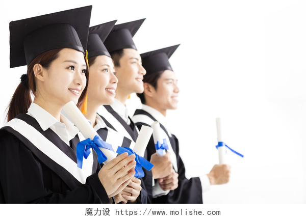 白色背景前拿着毕业证的学生毕业快乐集团展望未来